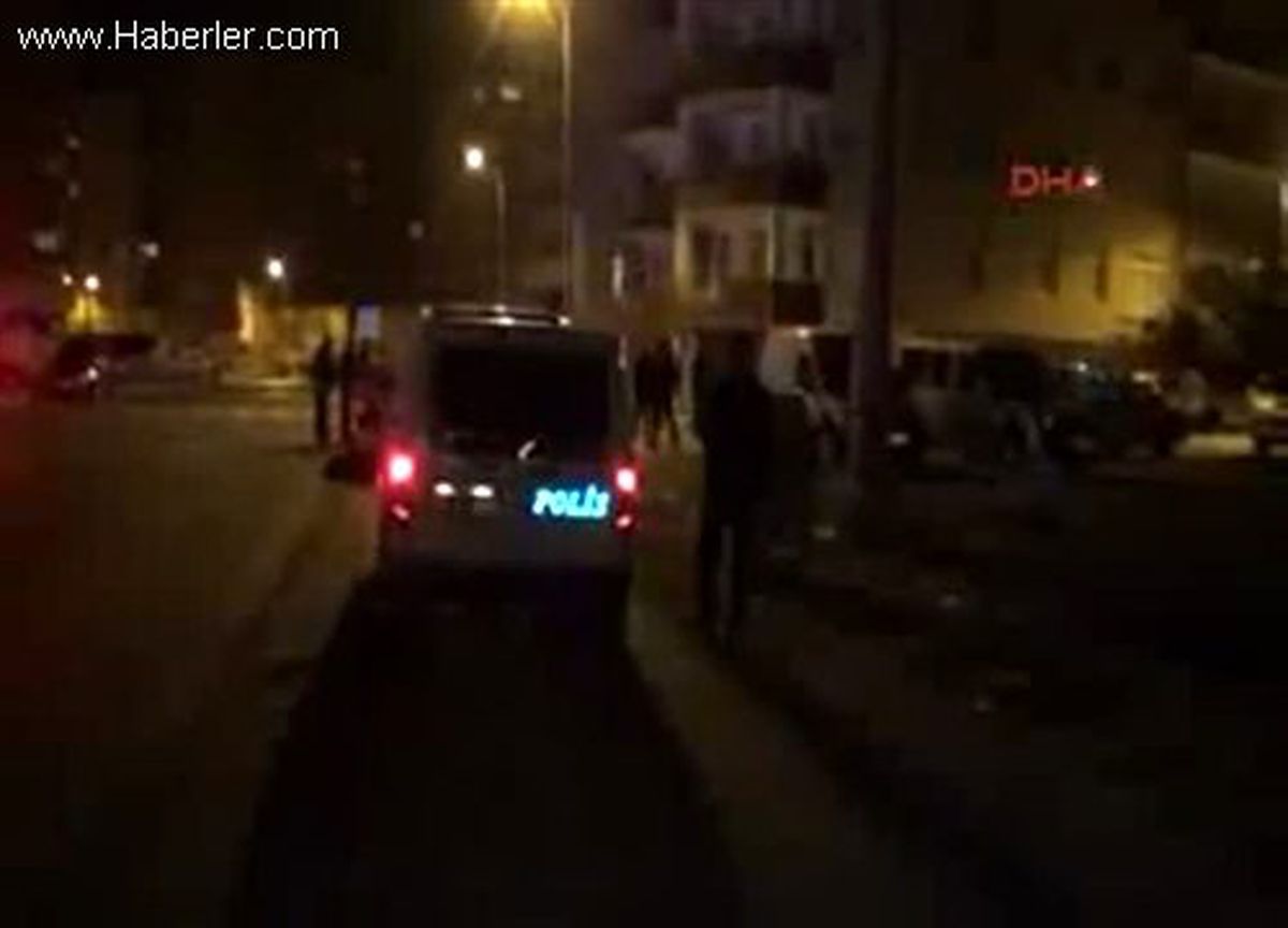 Polis Aracına Ateş Açıldı: 1 Yaralı