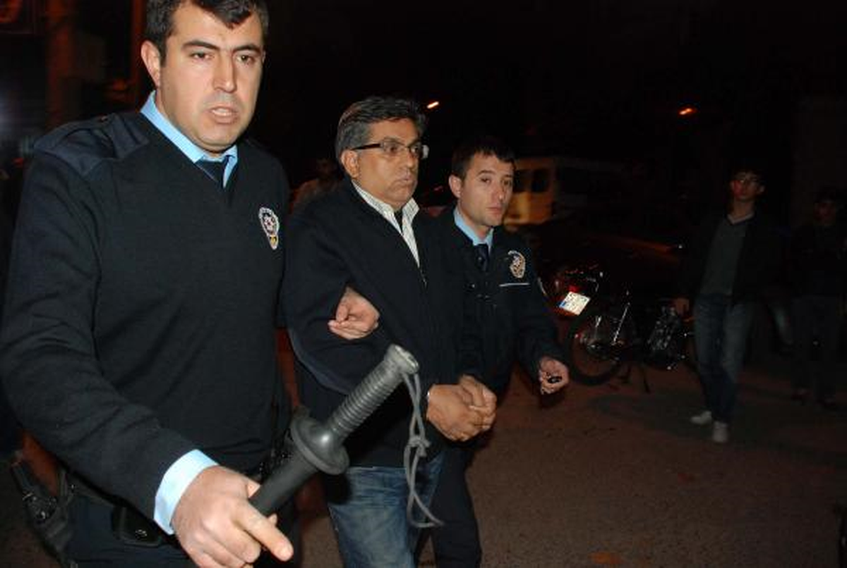 Polis Merkezi Önünde Kavga: 9 Gözaltı