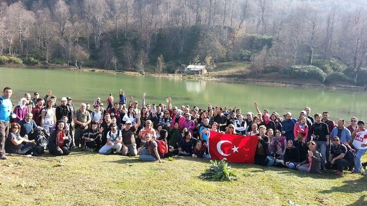 Sakaryalılar Çamlıca Gölü\'nde Yürüdü