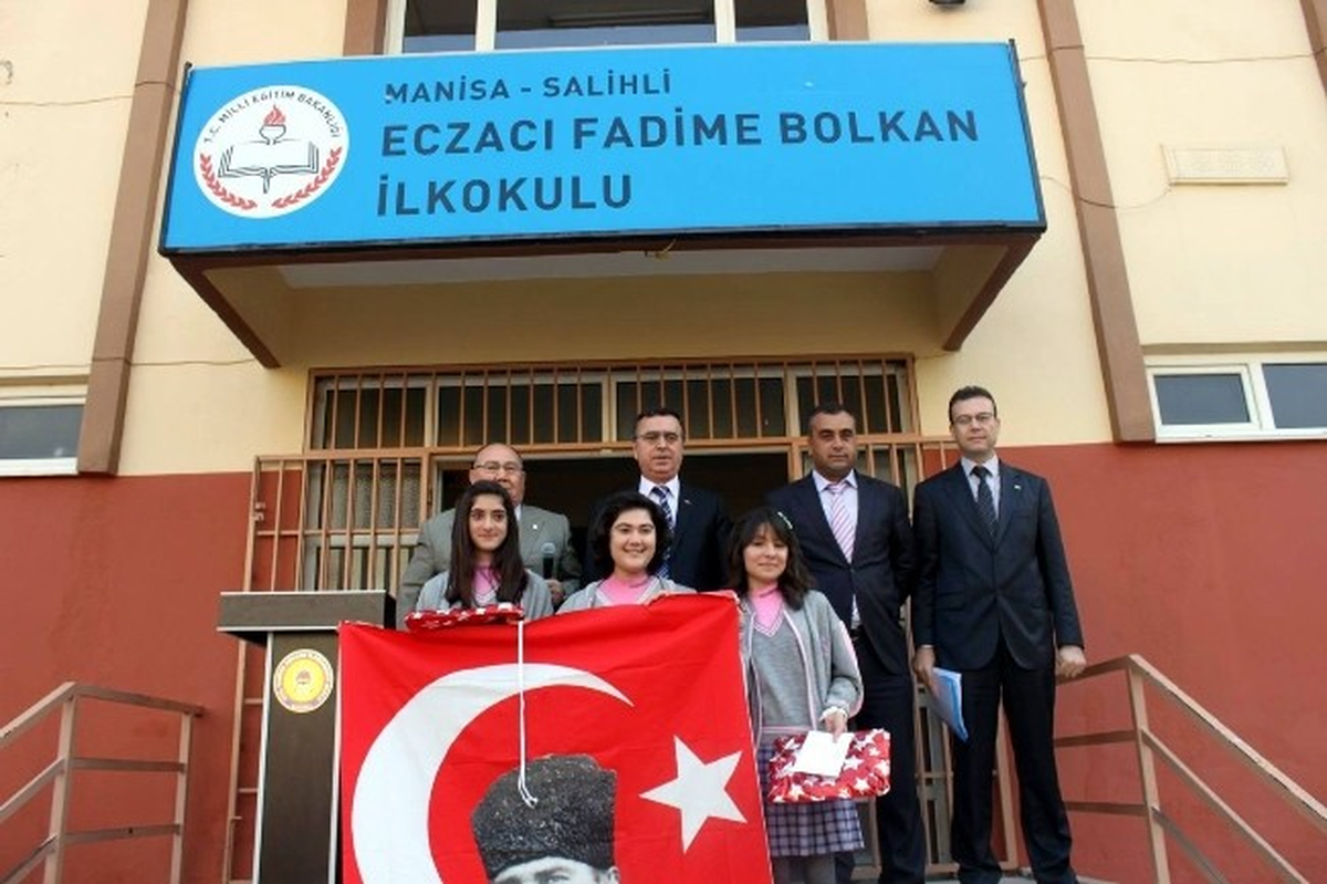 Salihli\'de Kızılay Haftası Dolayısıyla Yarışma Düzenlendi