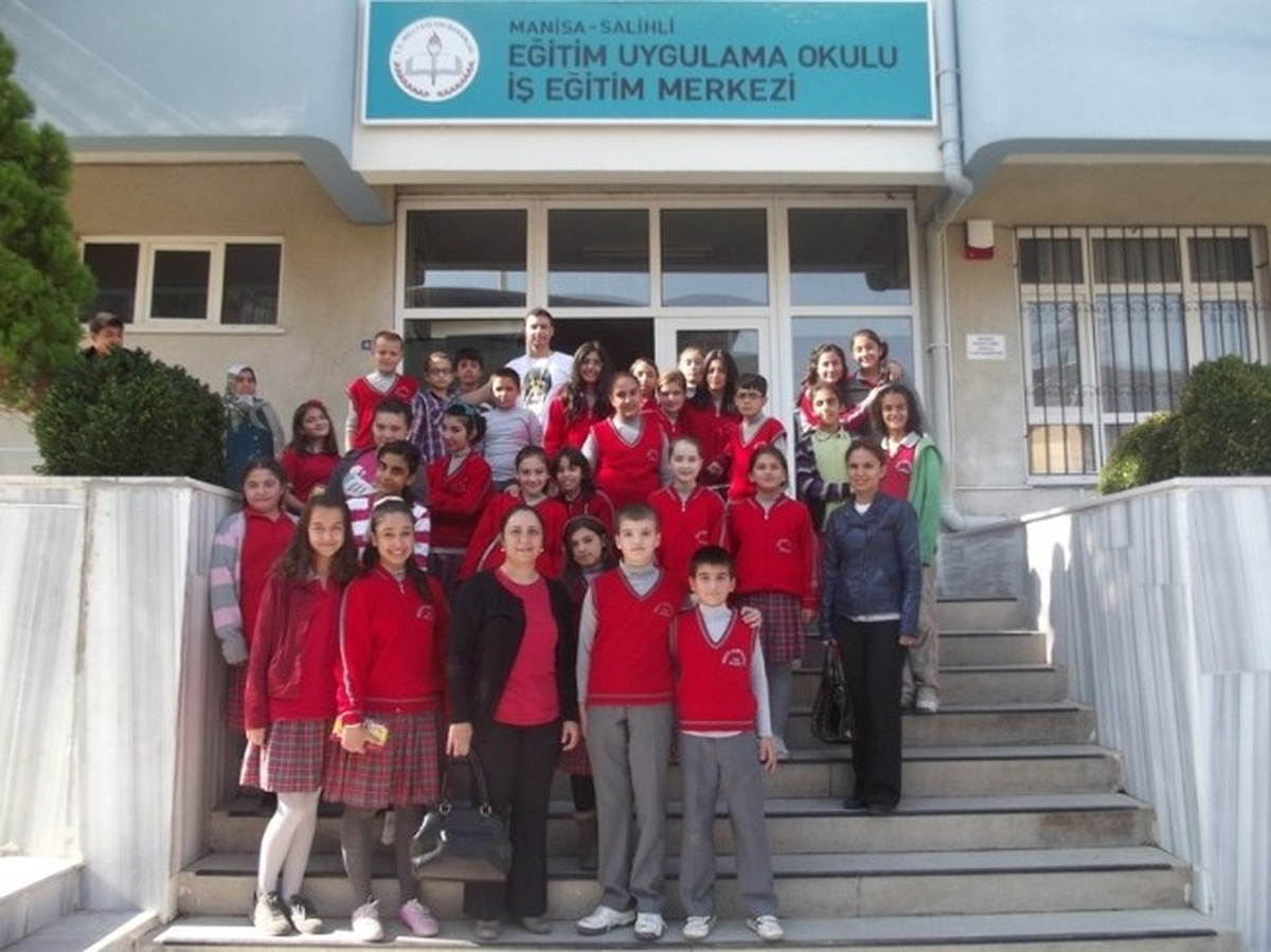 Salihli Eğitim Uygulama Okulu\'nu Ziyaret Ettiler