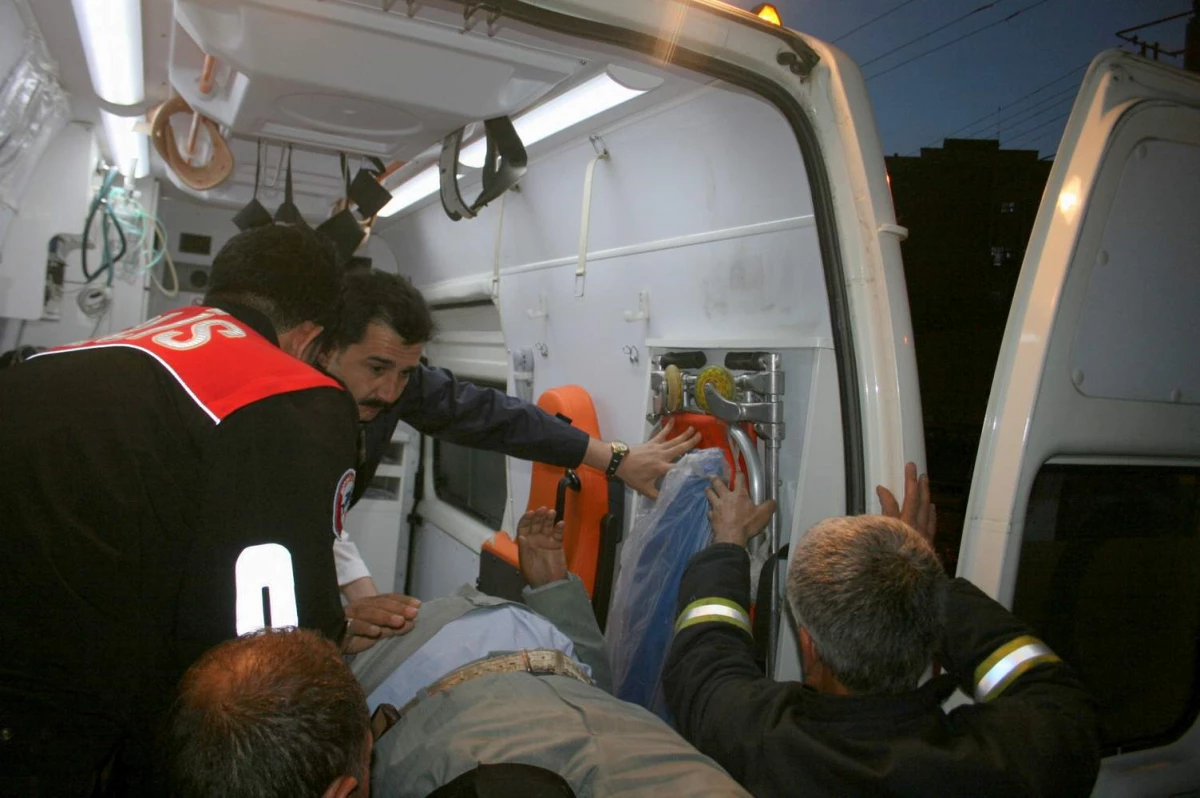 Şirvan\'da Kaza: 2 Ölü, 4 Yaralı
