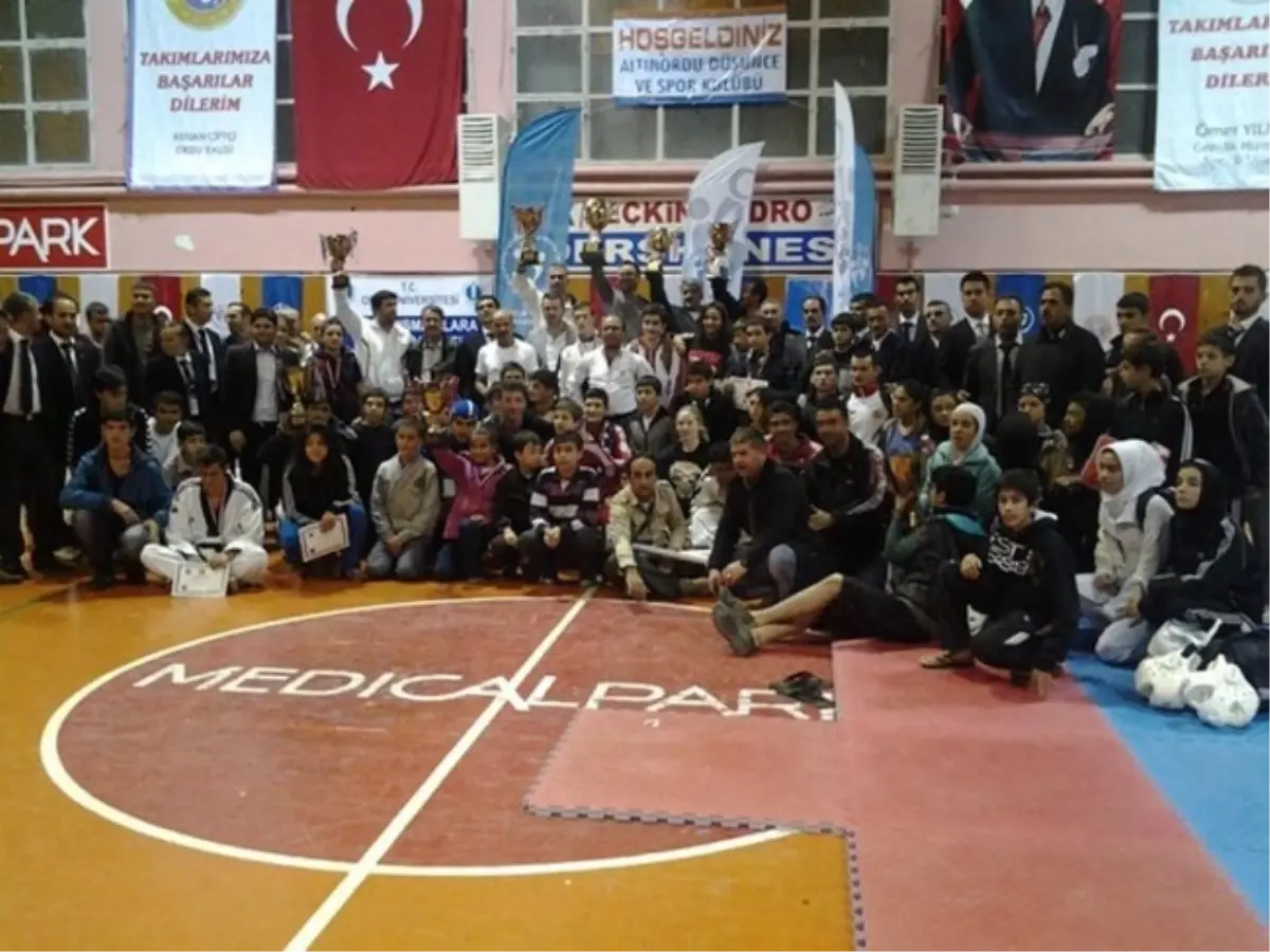 Sorgunlu Tekvandocular Uluslararası Müsabakalarda Türkiye Üçüncüsü Oldu