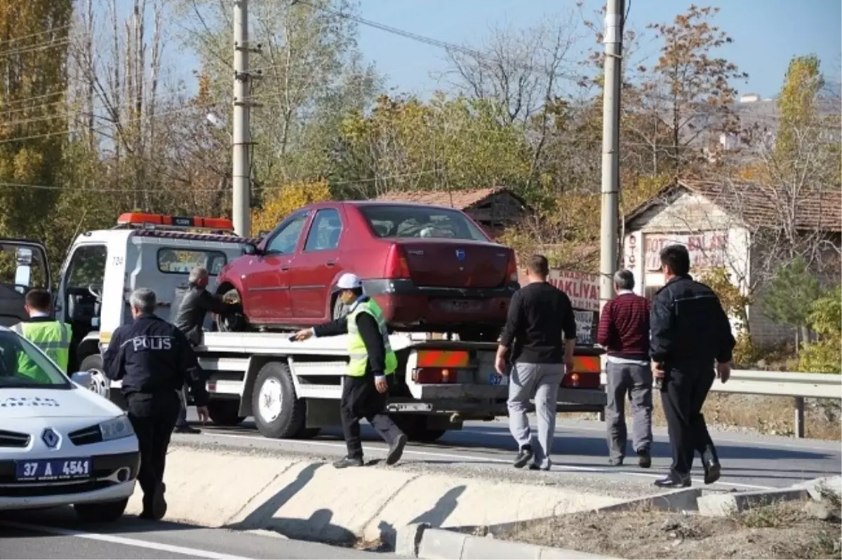 Tosya\'da 1 Günde 2 Maddi Hasarlı Trafik Kazası Meydana Geldi