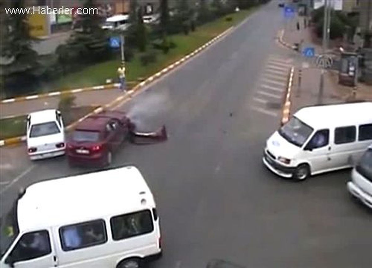 Trafik kazaları MOBESE\'ye yansıdı