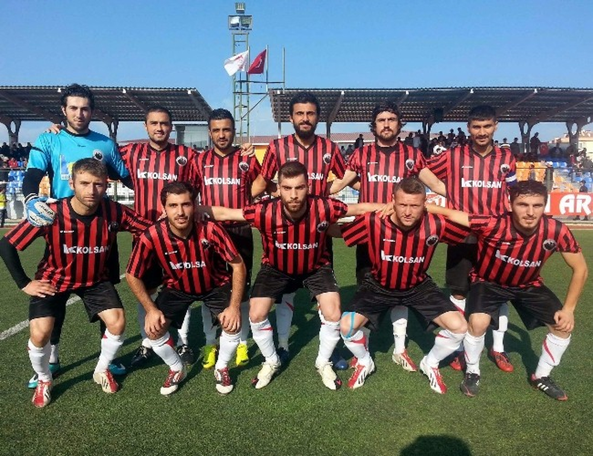 Zara Belediyespor Liderliğini Sürdürdü