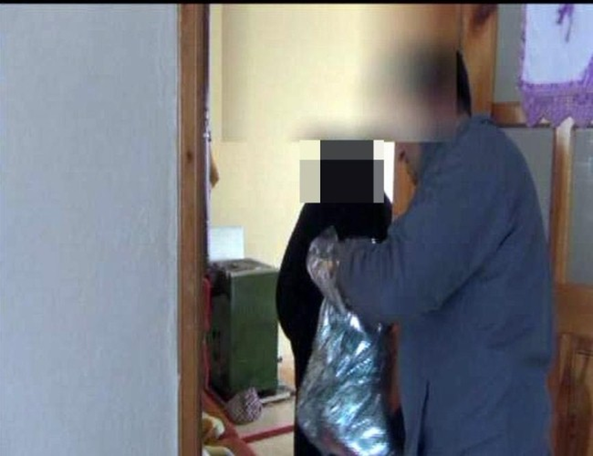 Babaya Gözaltı, Çocuğuna Oyuncak