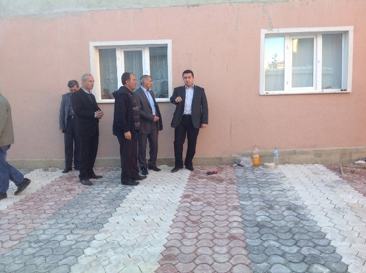 Bakıcı Çalışmaların Başında, Halkın Arasında