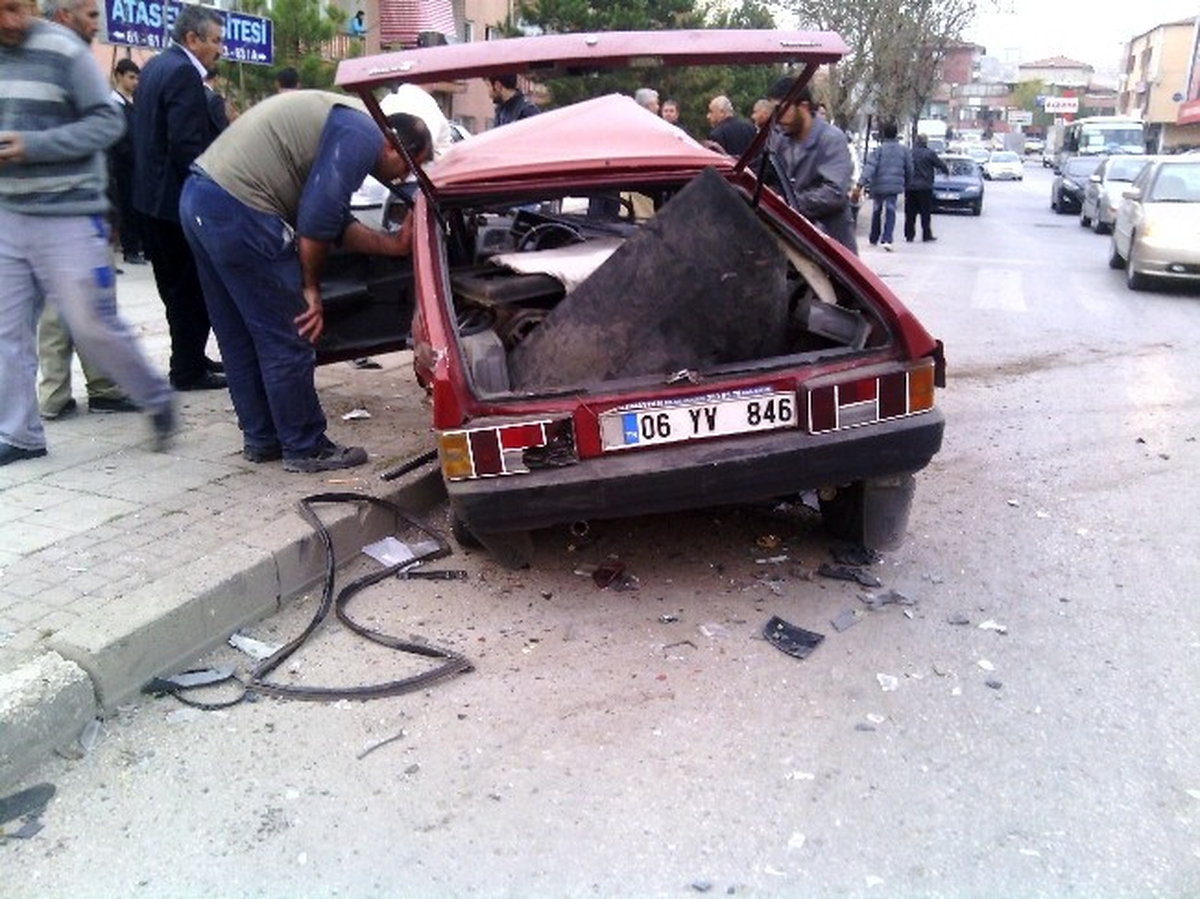 Başkent\'te Kaza: 2 Yaralı