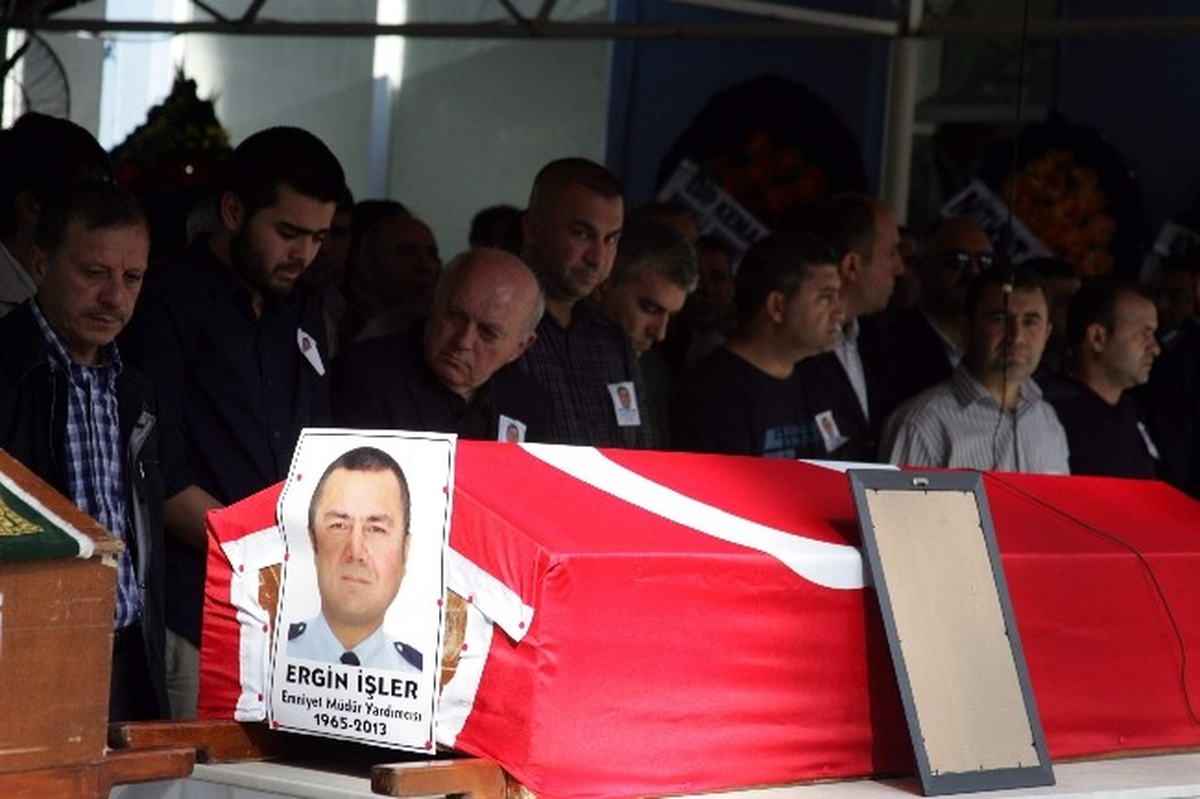 Beylik Tabancasıyla İntihar Eden Polise Son Görev