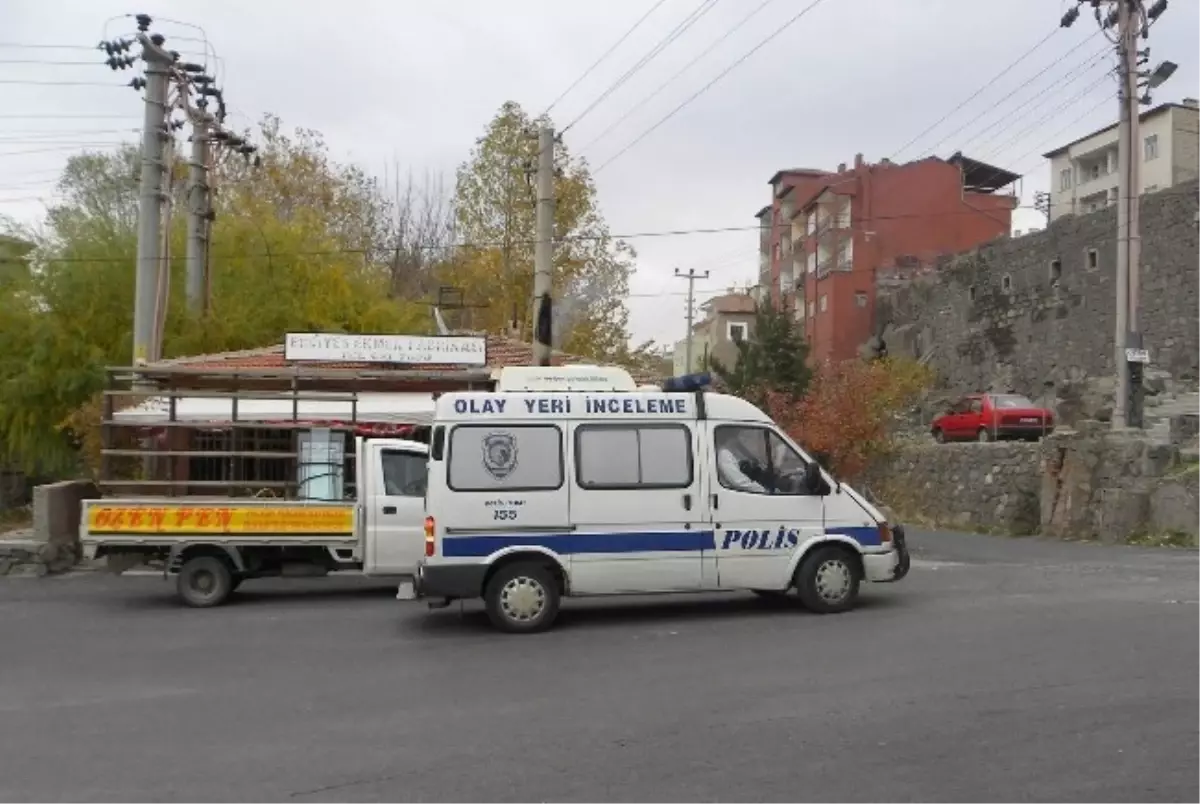 Boşandığı Eşini Bıçaklayarak Öldürdü