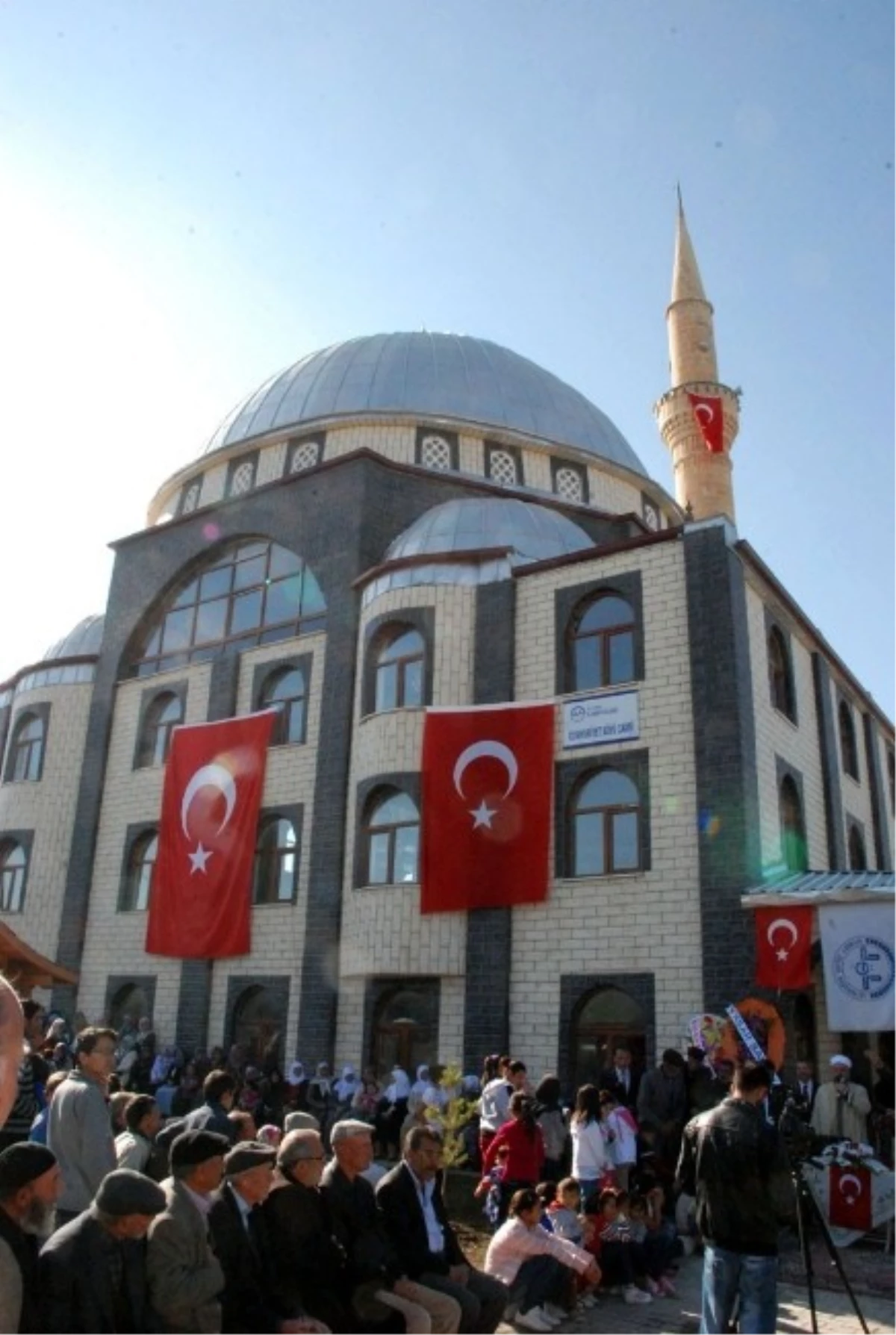 Cumhuriyet Köyü\'nde Yapımı Tamamlanan Cami Hizmete Açıldı