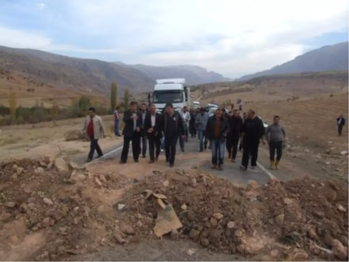 Eruh Belediyesi Bakım Onarım Yapılmadığı Gerekçesiyle Yol Kapattı