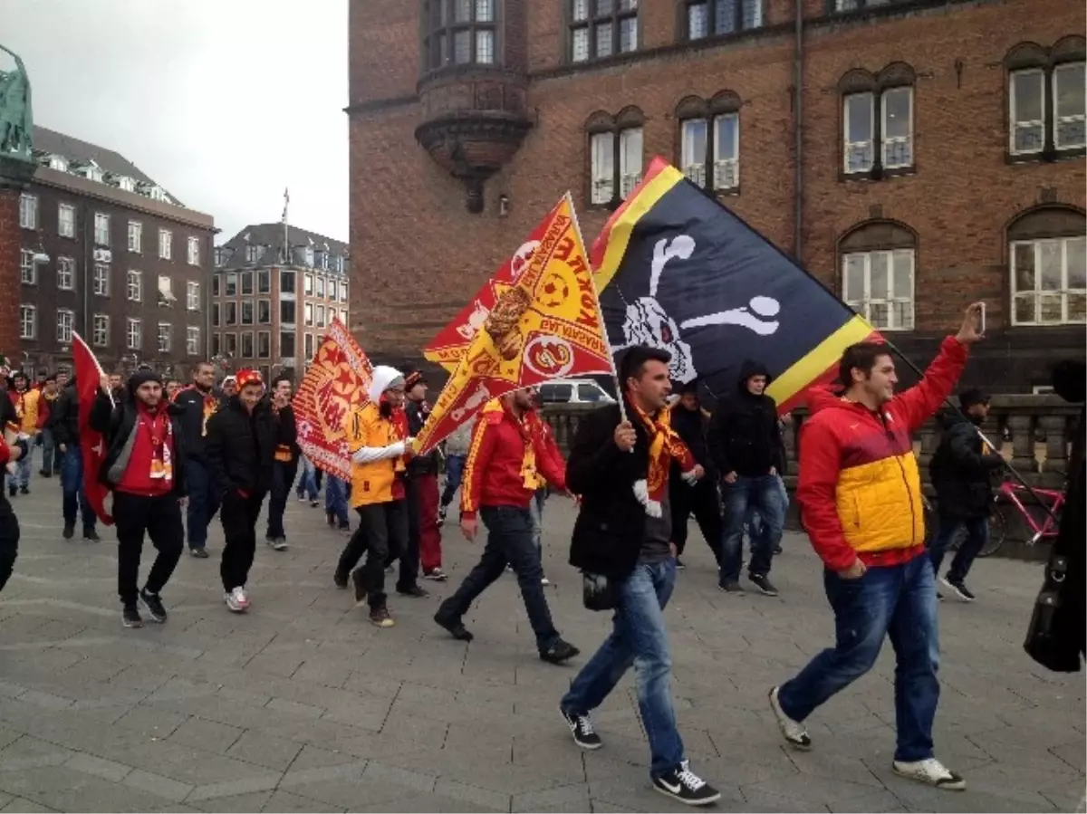 Galatasaray Taraftarları Kopehang\'ı İnletiyor