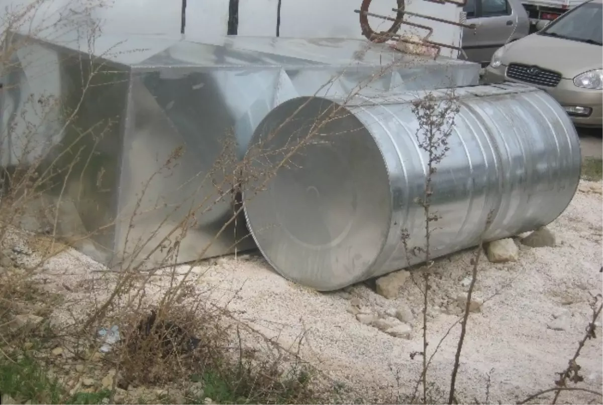 Hatay\'da 5 Bin 400 Litre Kaçak Mazot Ele Geçirildi