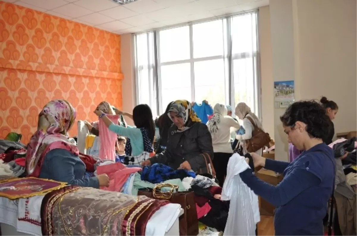 İnci Hanımlar Derneği\'nden Öğrenciler Yararına Kermes