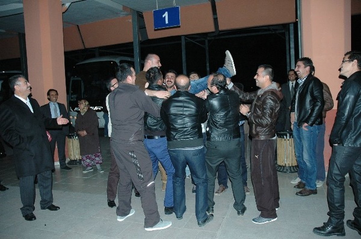 Karaman\'da Kısa Dönem Mehmetçiklere Davullu Zurnalı Uğurlama