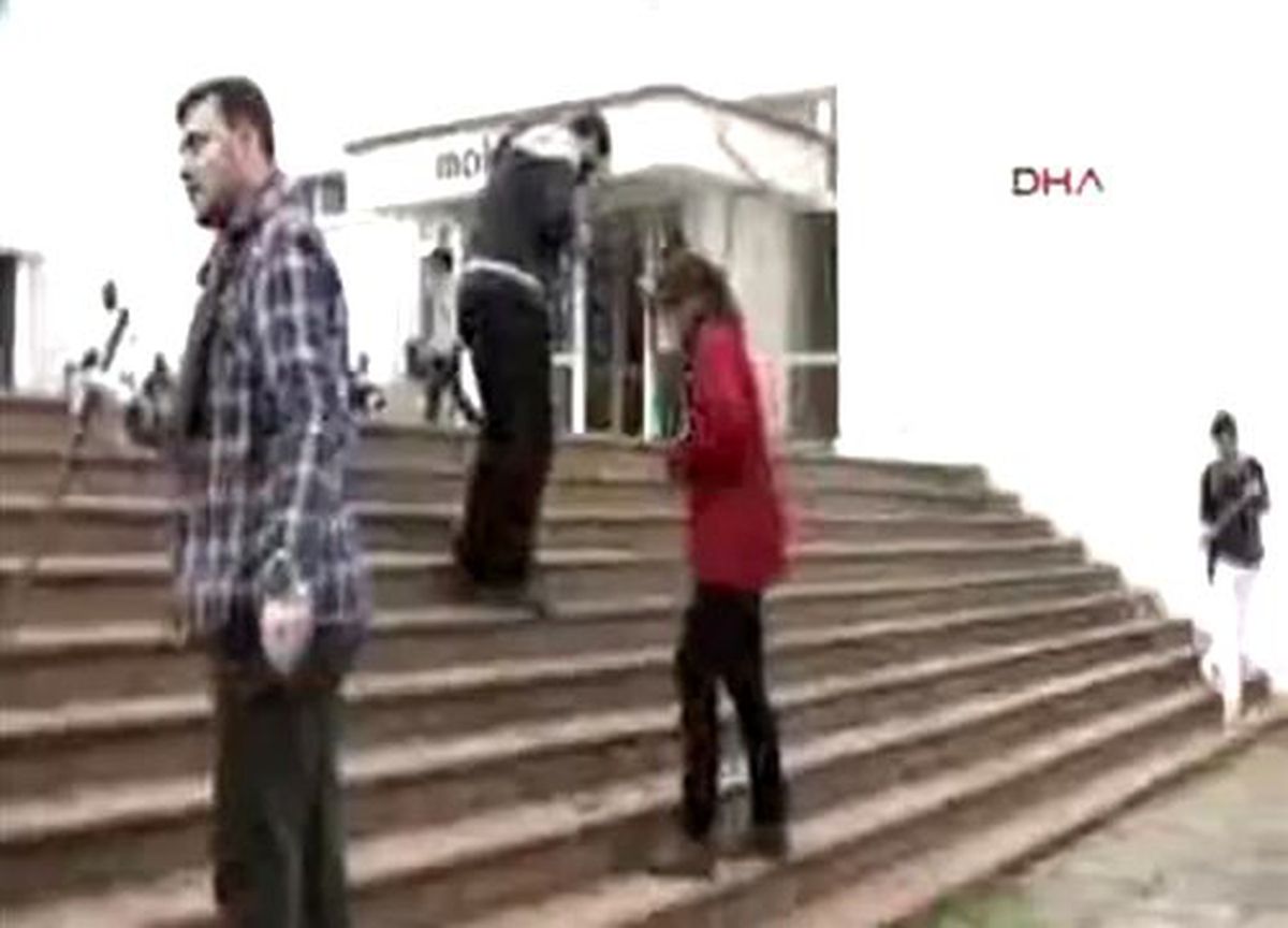 Ktü\'de Öğrenciler Merdiven Boyadı