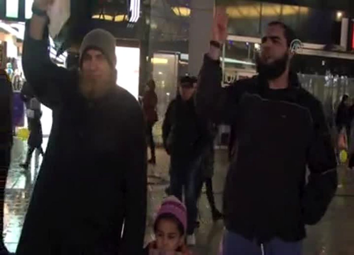 Mursi\'nin yargılanması protesto edildi