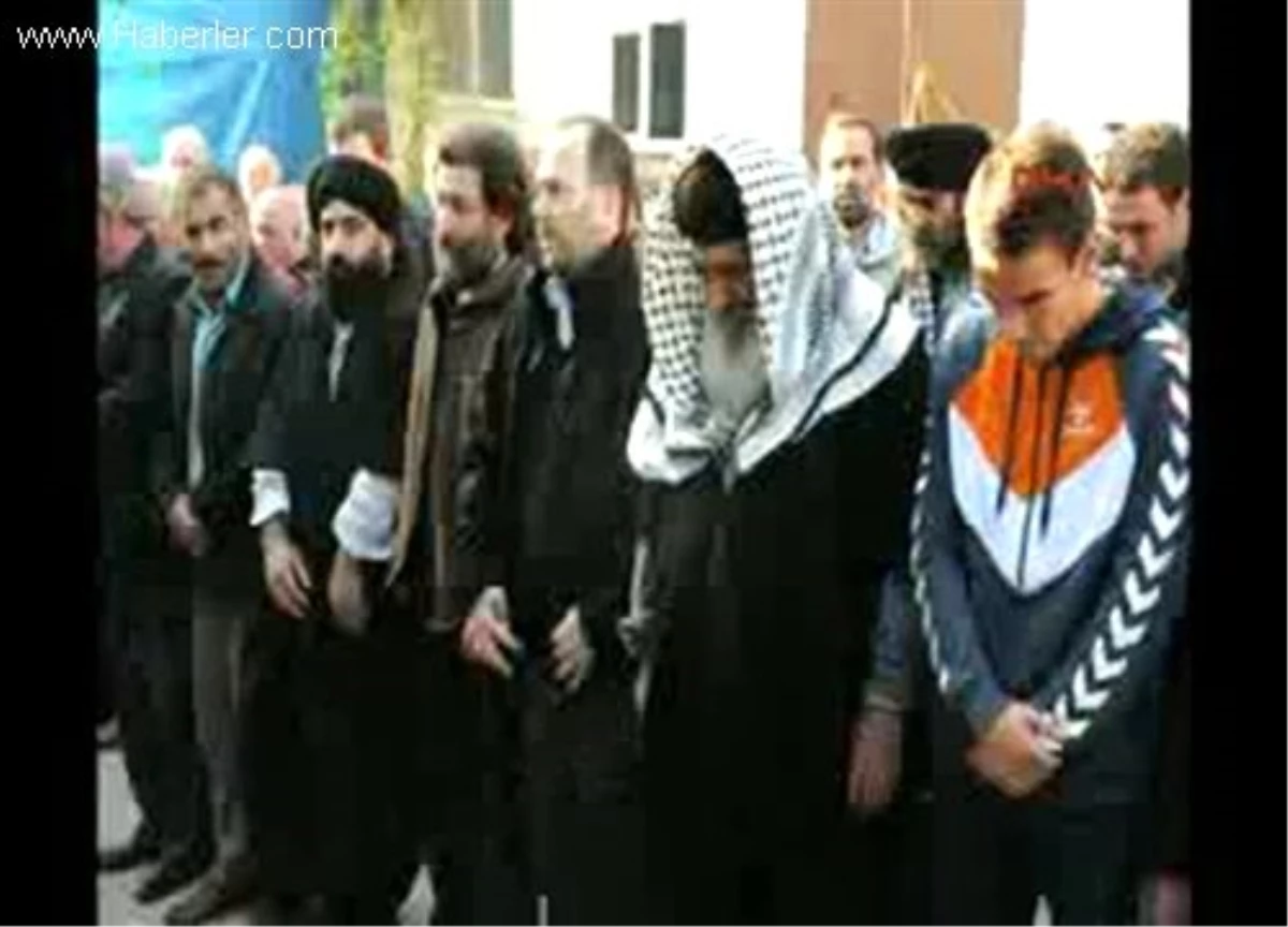 Müslüm Gündüz, Orhangazi\'de Cenaze Törenine Katıldı