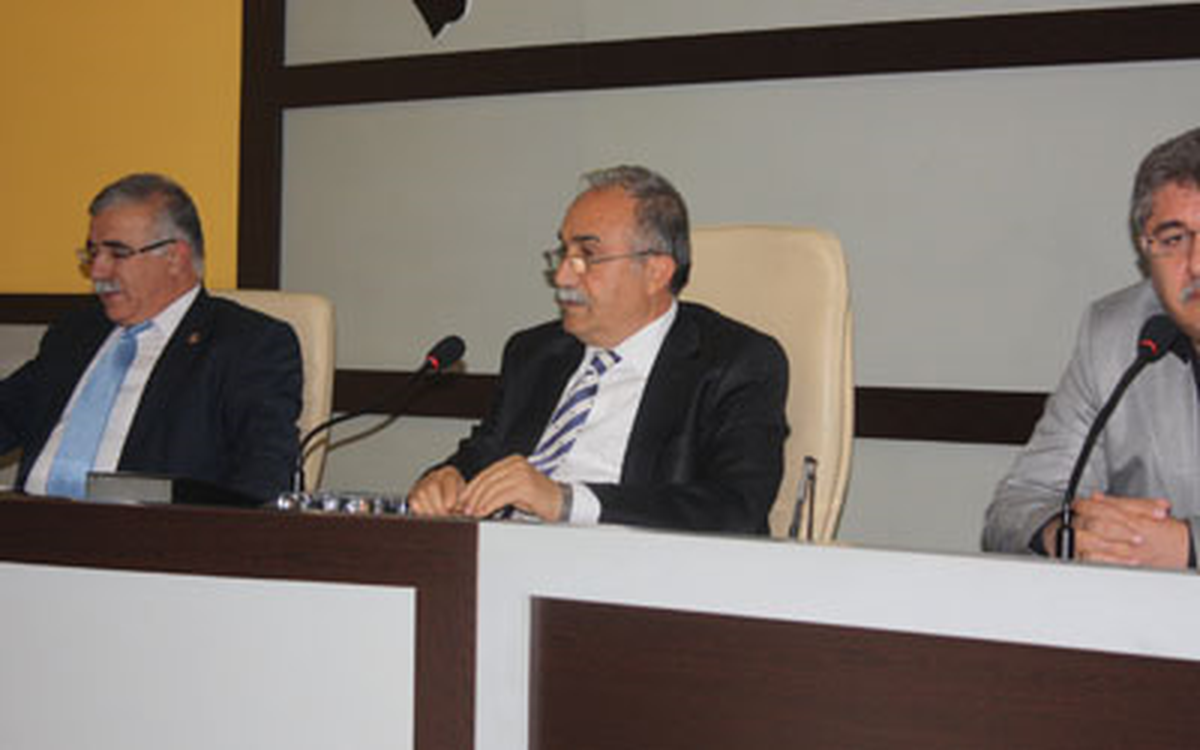 Belediye Meclisi\'nde Yine Tartışma Vardı