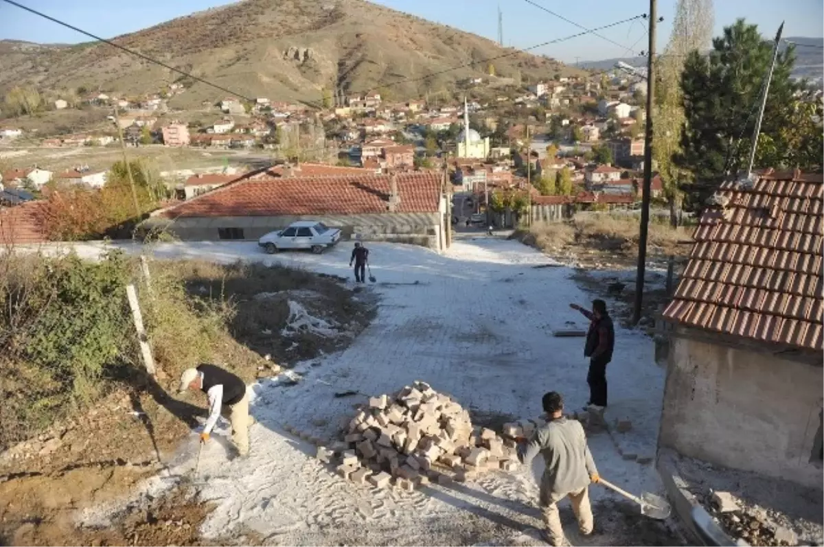 Tekke Mahallede Sokaklar Kilit Parke Taşı ile Kaplanıyor