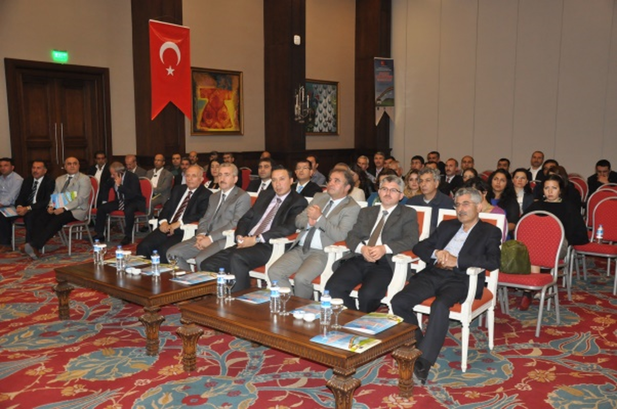 Üniversite "Demokratik Okul Kültürü" İçin Kolları Sıvadı