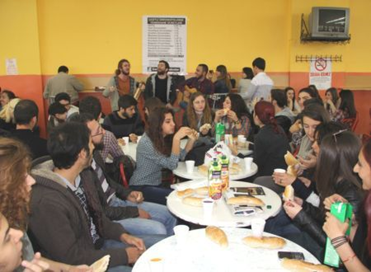 Yemek Zammına "Ekmek Arası" Protestosu