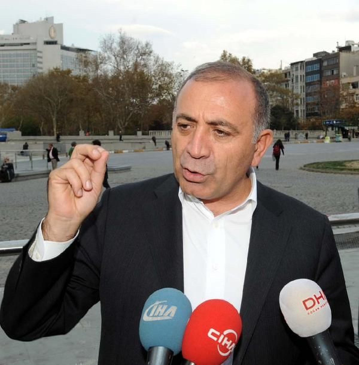 2gürsel Tekin Beyoğlu\'nda Konuştu