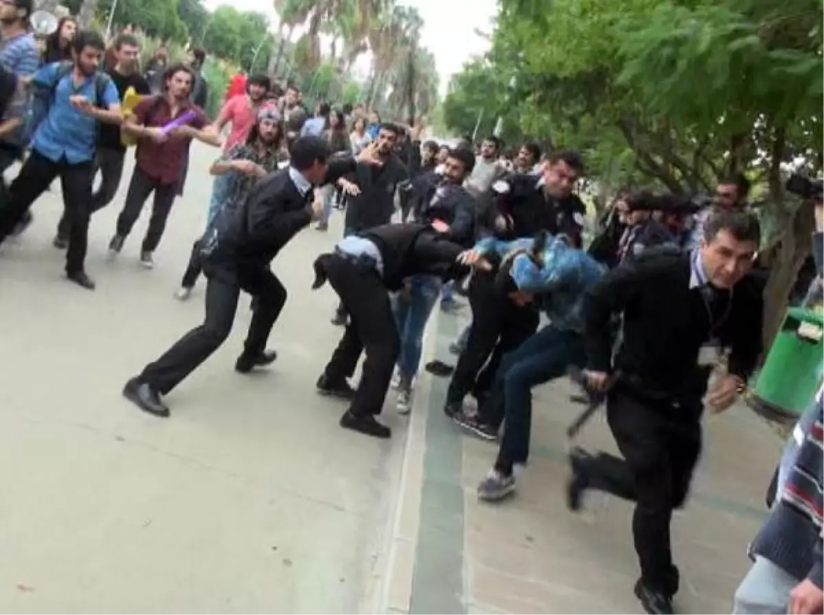 Akdeniz Üniversitesi Kampüsü\'nde Olaylı YÖK Protestosu