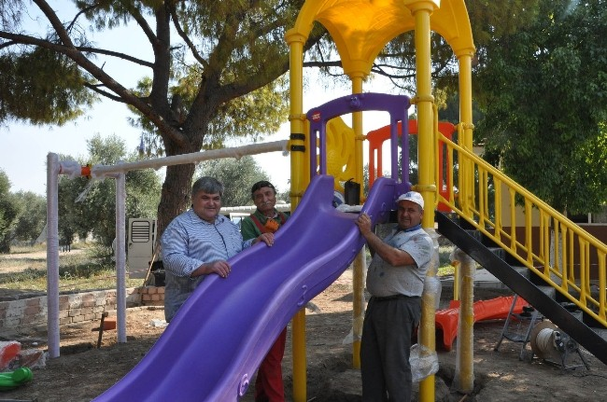 Akköy İlk ve Ortaokulu\'na Çocuk Parkı