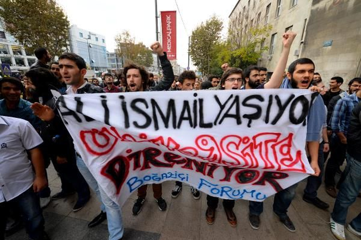 Beyazıt Meydanı\'nda YÖK Protestosu