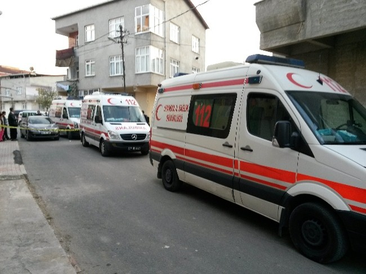 Cinnet Geçirdi, Dini Nikahlı Eşi ve 2 Kızını Öldürdü (2)