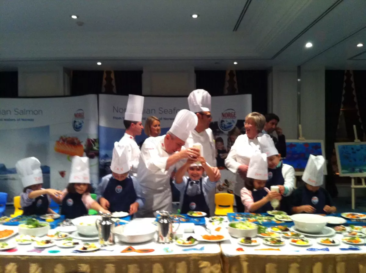 Çocuklar Norveç Kralı Harald ve Cumhurbaşkanı Gül İçin Yemek Hazırladı