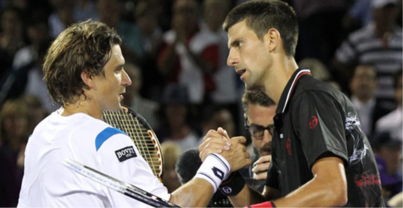 Djokovic, Finallere Federer Galibiyetiyle Başladı