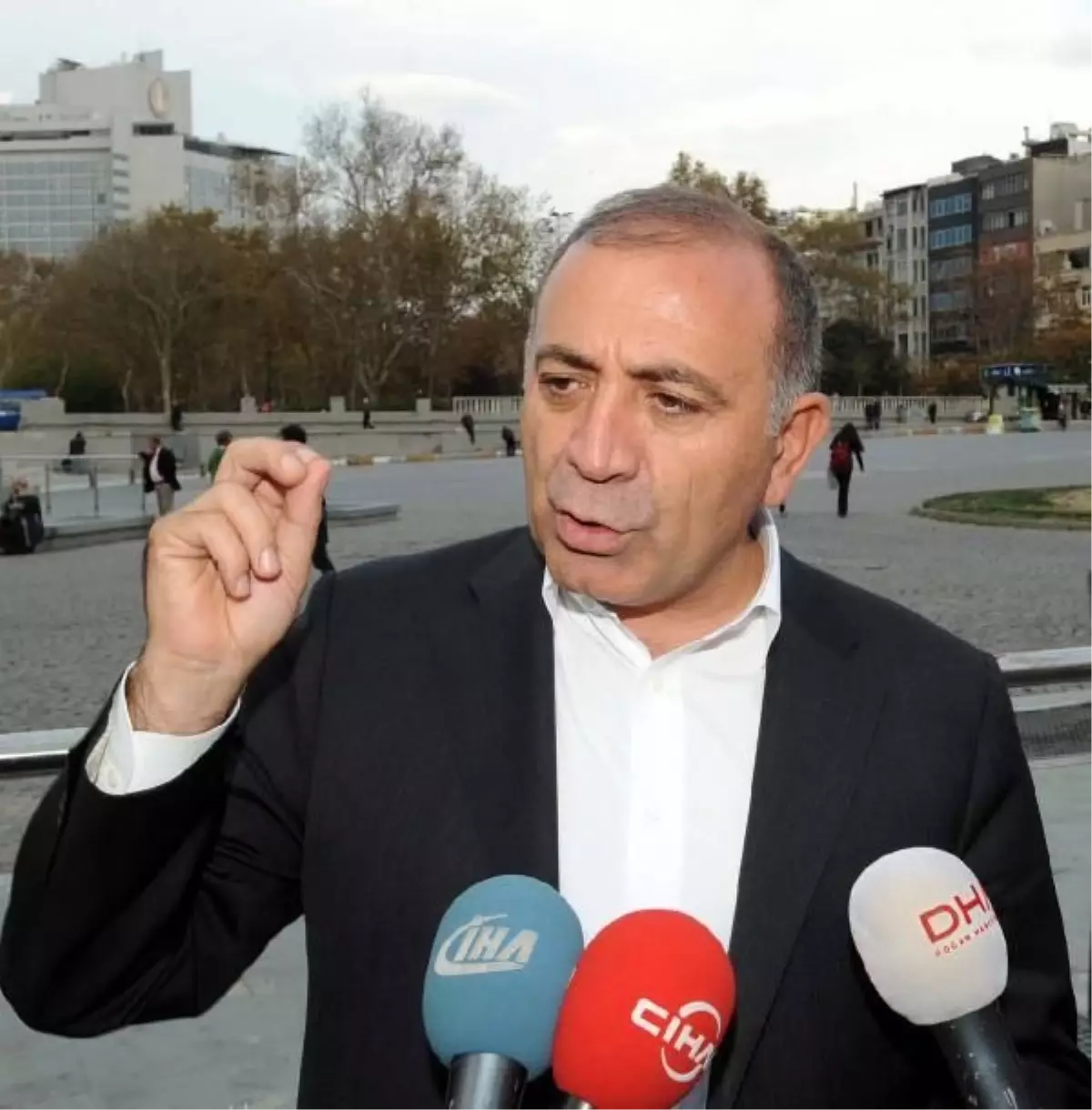 Gürsel Tekin\'den Beyoğlu\'ndaki Otellerin Basıldığı İddiası