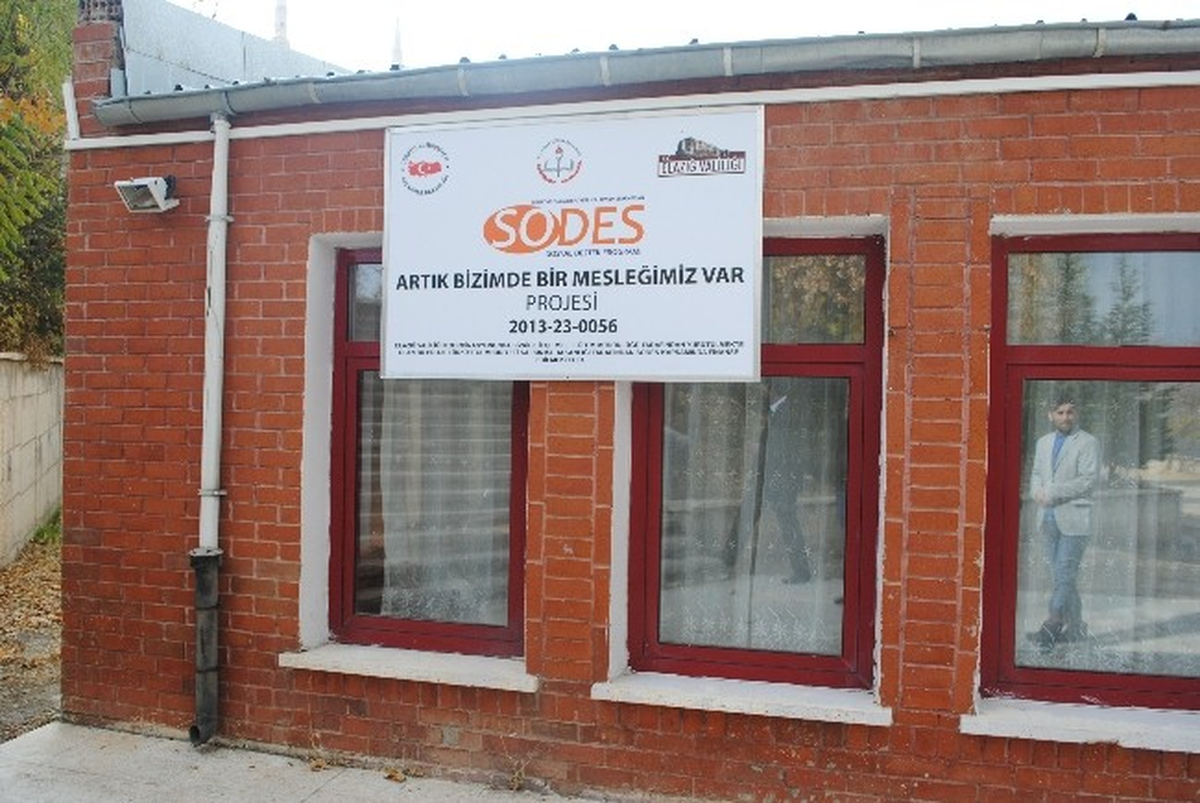 Elazığ\'da 48 Kursiyer Meslek Öğreniyor ve Para Kazanıyor