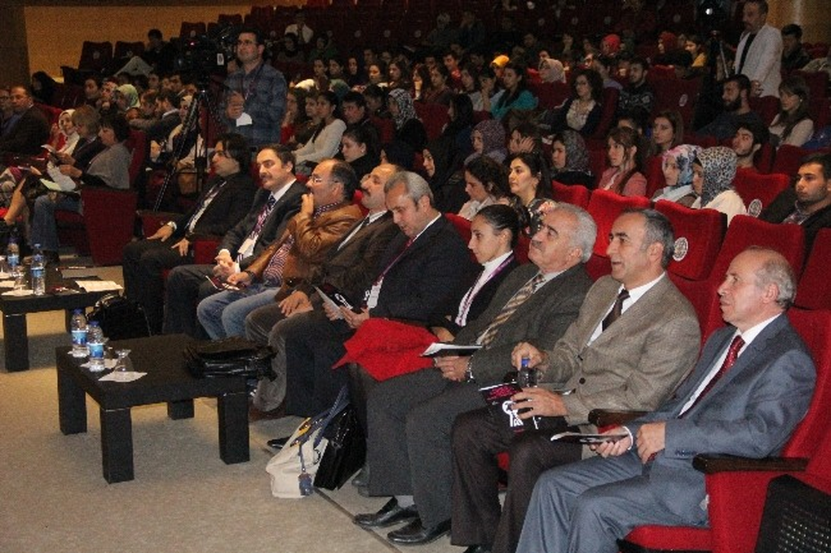 İletişim Fakültesinden Erzurum\'da "Medya ve Mahremiyetin Sınırları" Sempozyumu