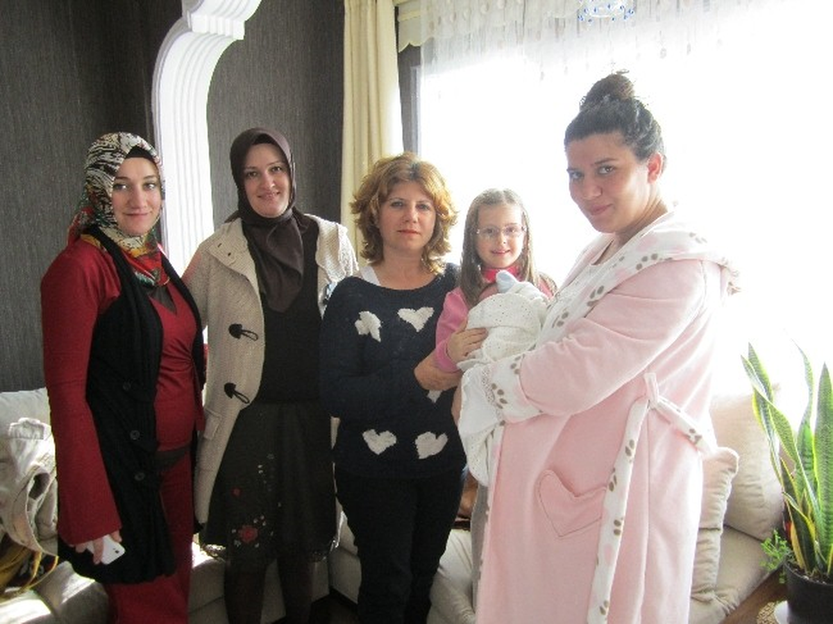 İzmit Kadın Meclisi\'nin Bebek Görme Ziyaretleri Devam Ediyor