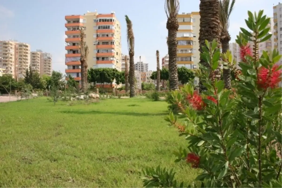 Konyaaltı Belediyesi Park Duvarlarını Kaldırıyor