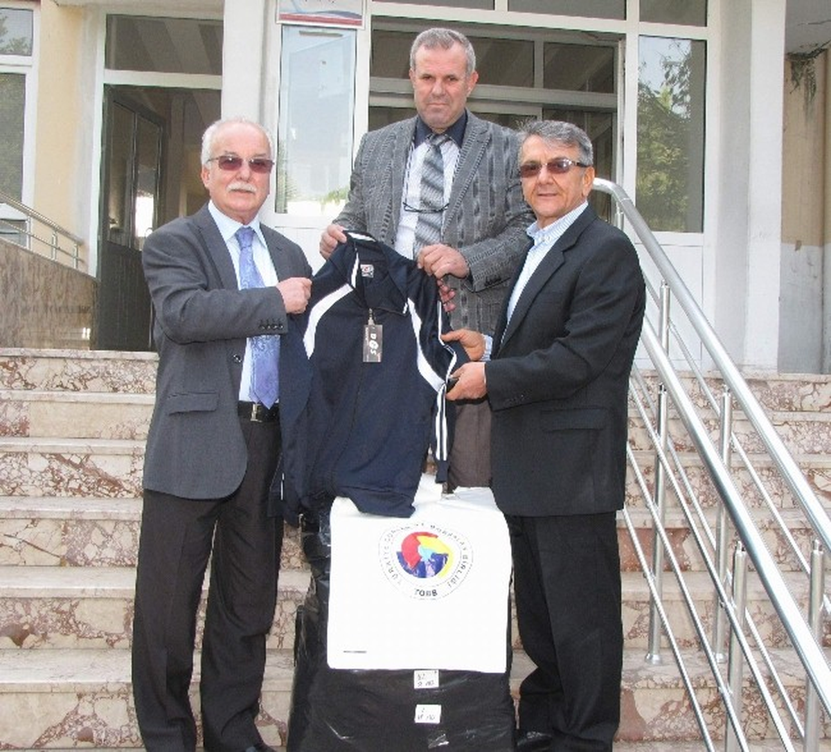 Manisa TSO\'dan İhtiyaç Sahibi Öğrencilere Yardım