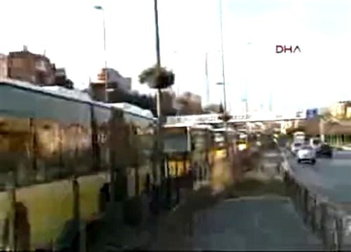 Metrobüs Arızalandı Yoğunluk Yaşandı