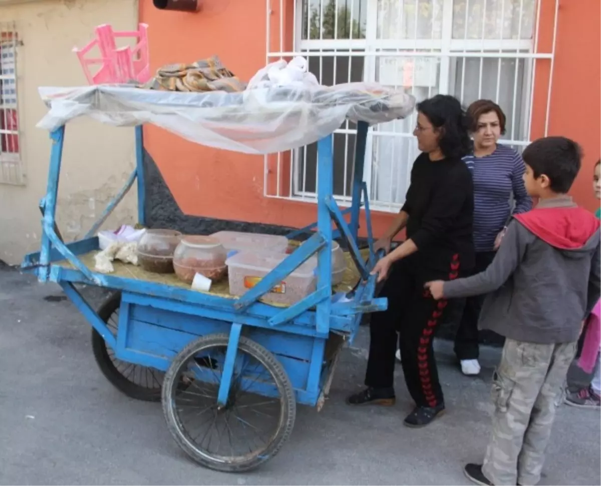 Simitçi Çocuk Çerezci Nineyi Bıçakladı