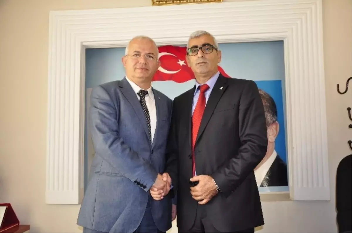 Torbalı AK Parti\'nin İlçe Başkanı Akbıyık Göreve Başladı