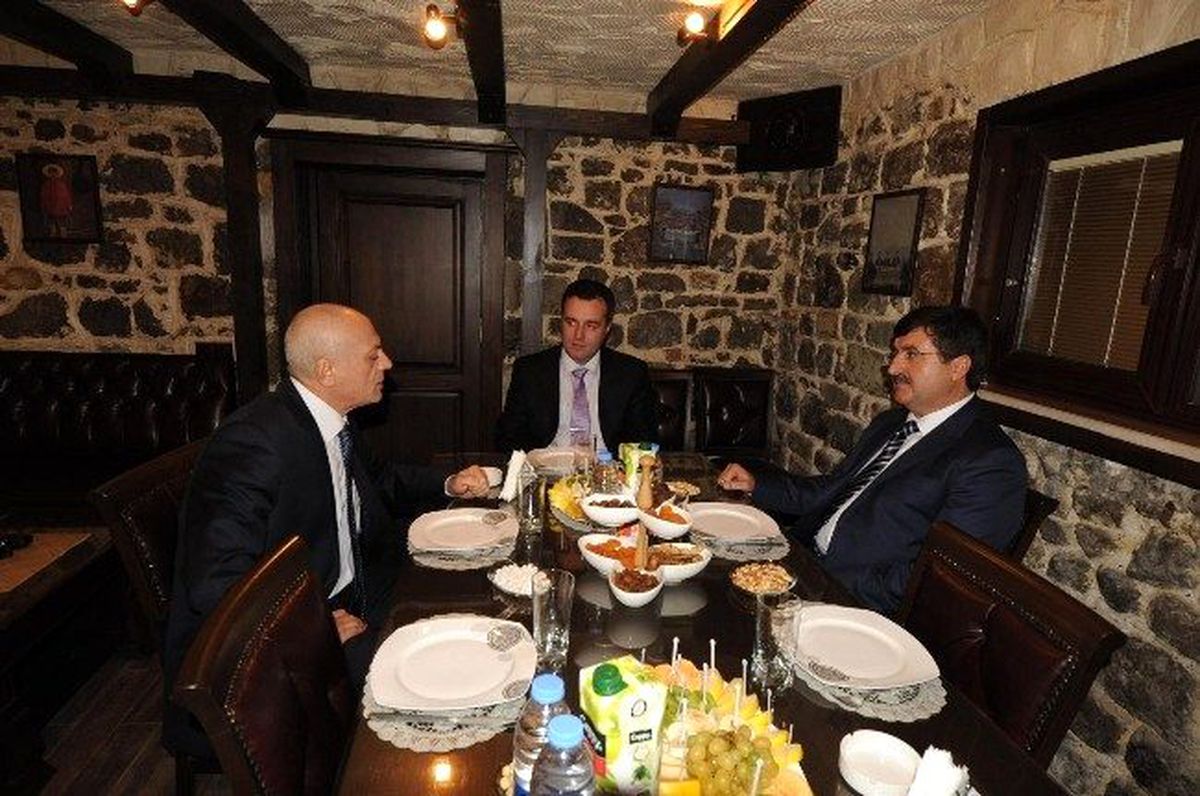 Vali Öz\'den Rusya, Gürcistan ve İran Başkonsolosluklarına İade-İ Ziyaret