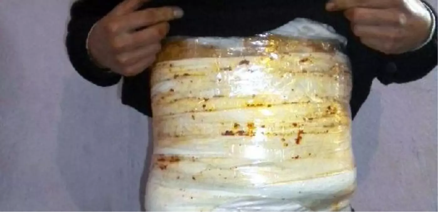 Vücuduna 2 kilo eroin sarmış