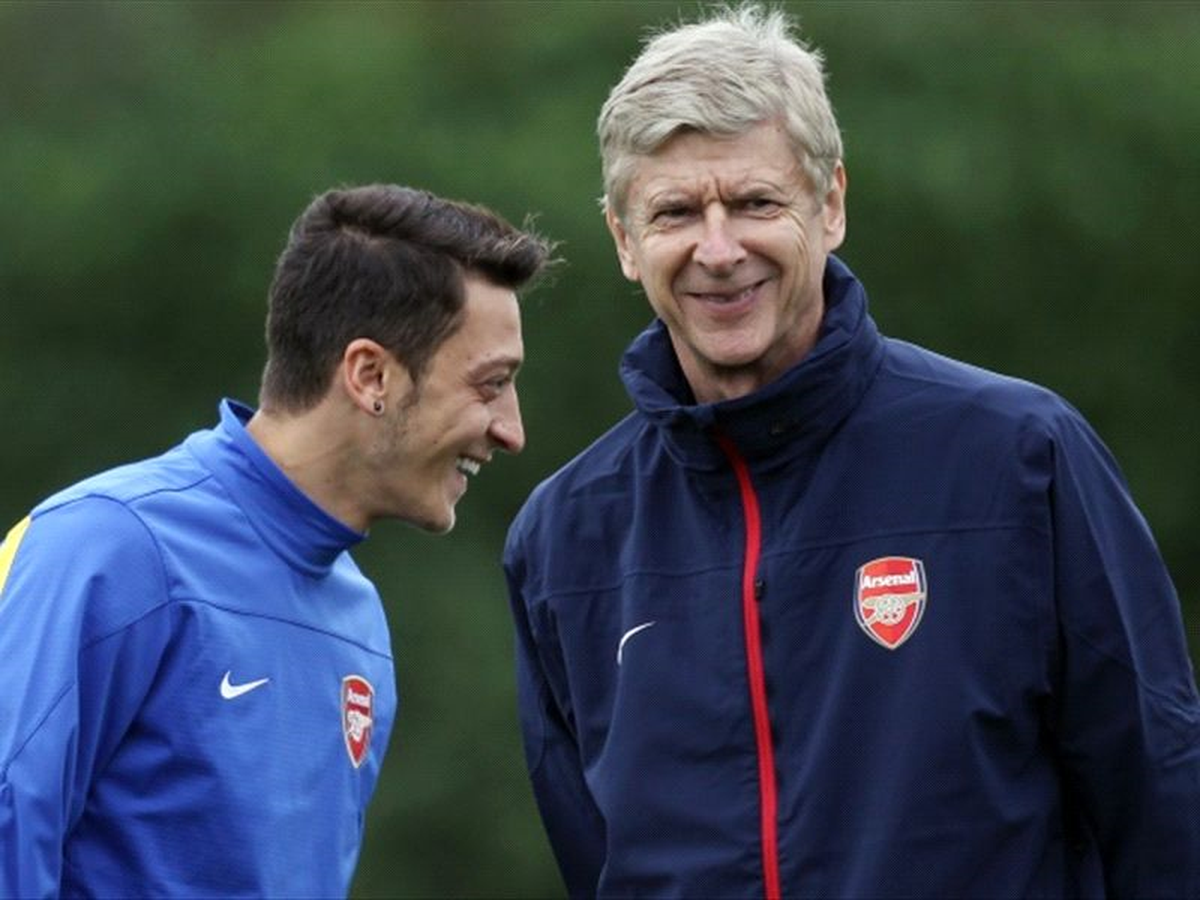 Arsenal\'in Teknik Direktörü Wenger, Mesut Özil\'e İnanıyor