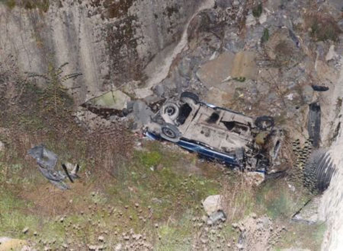 Zonguldak\'ta Otomobil Şarampole Devrildi: 4 Yaralı