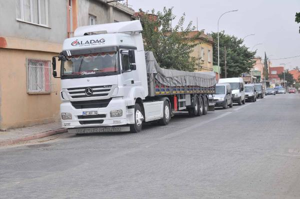 Adana\'da Bir Tır Dolusu Roket Başlığı Ele Geçirildi