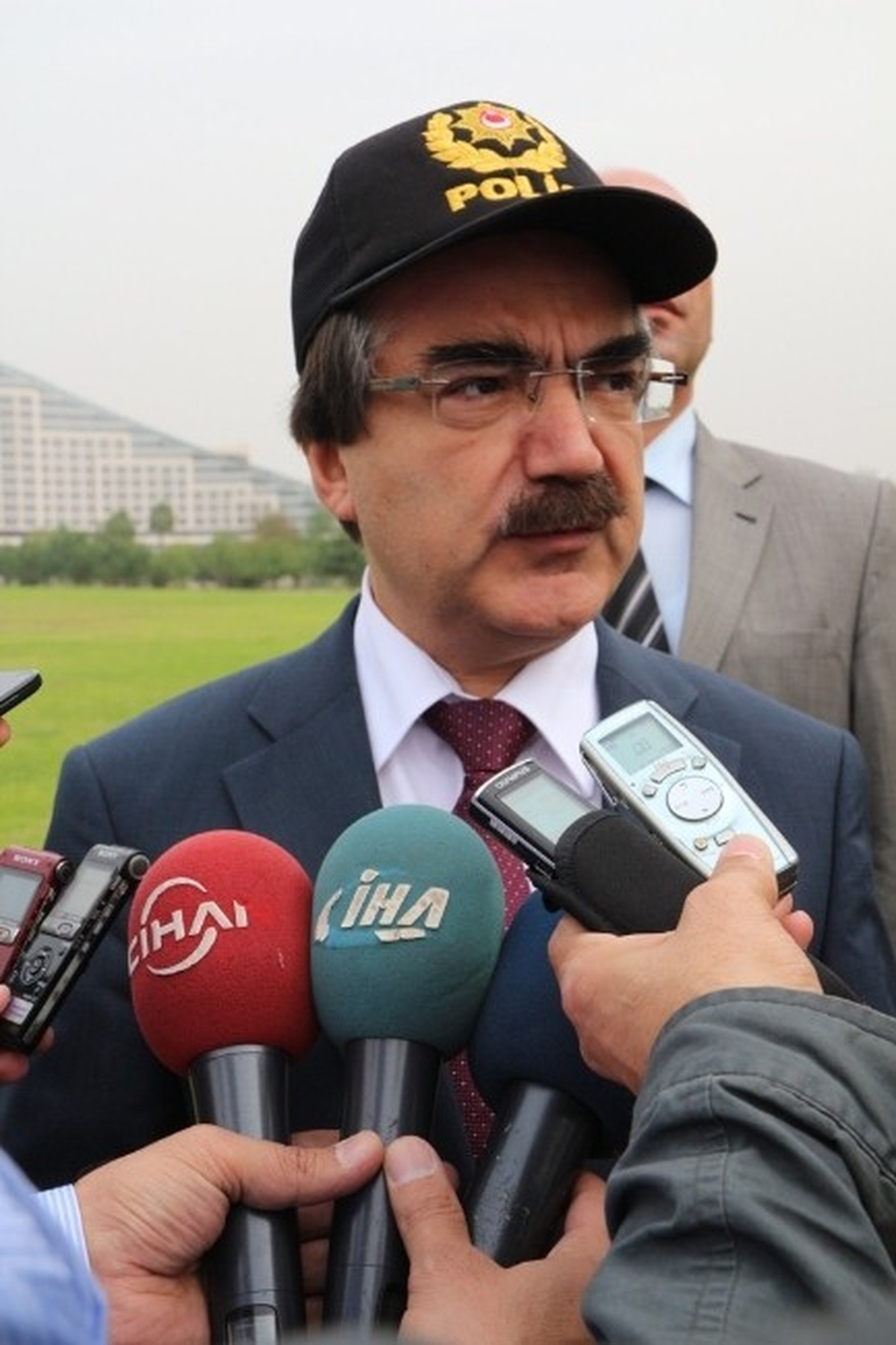 Adana Valisi Coş: "Bin 200 Roket Başlığı Ele Geçirildi"